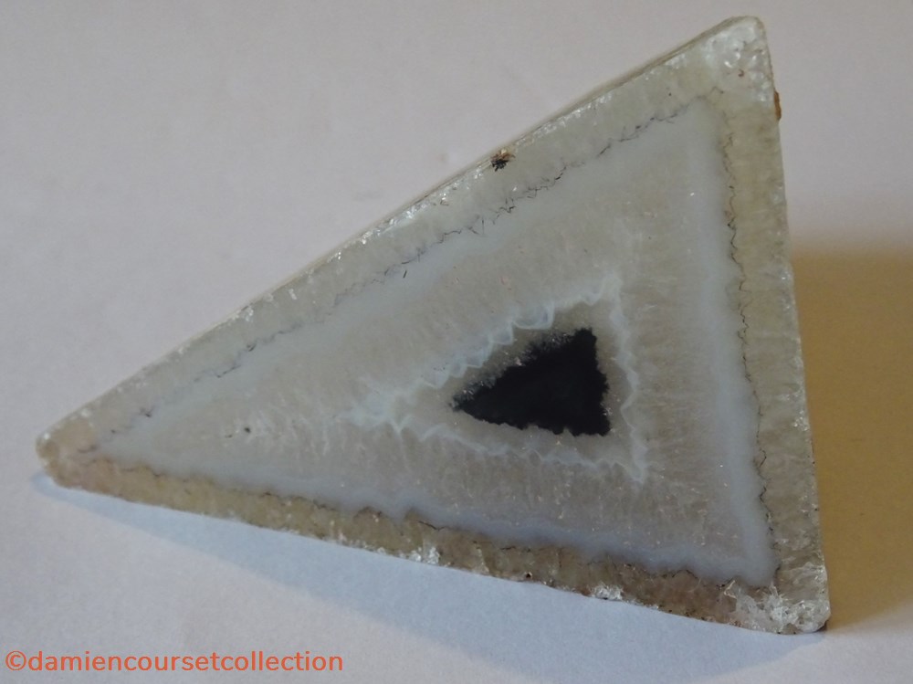mineraux meteorites quartz calcedoine agate polyedrique paraiba bresil