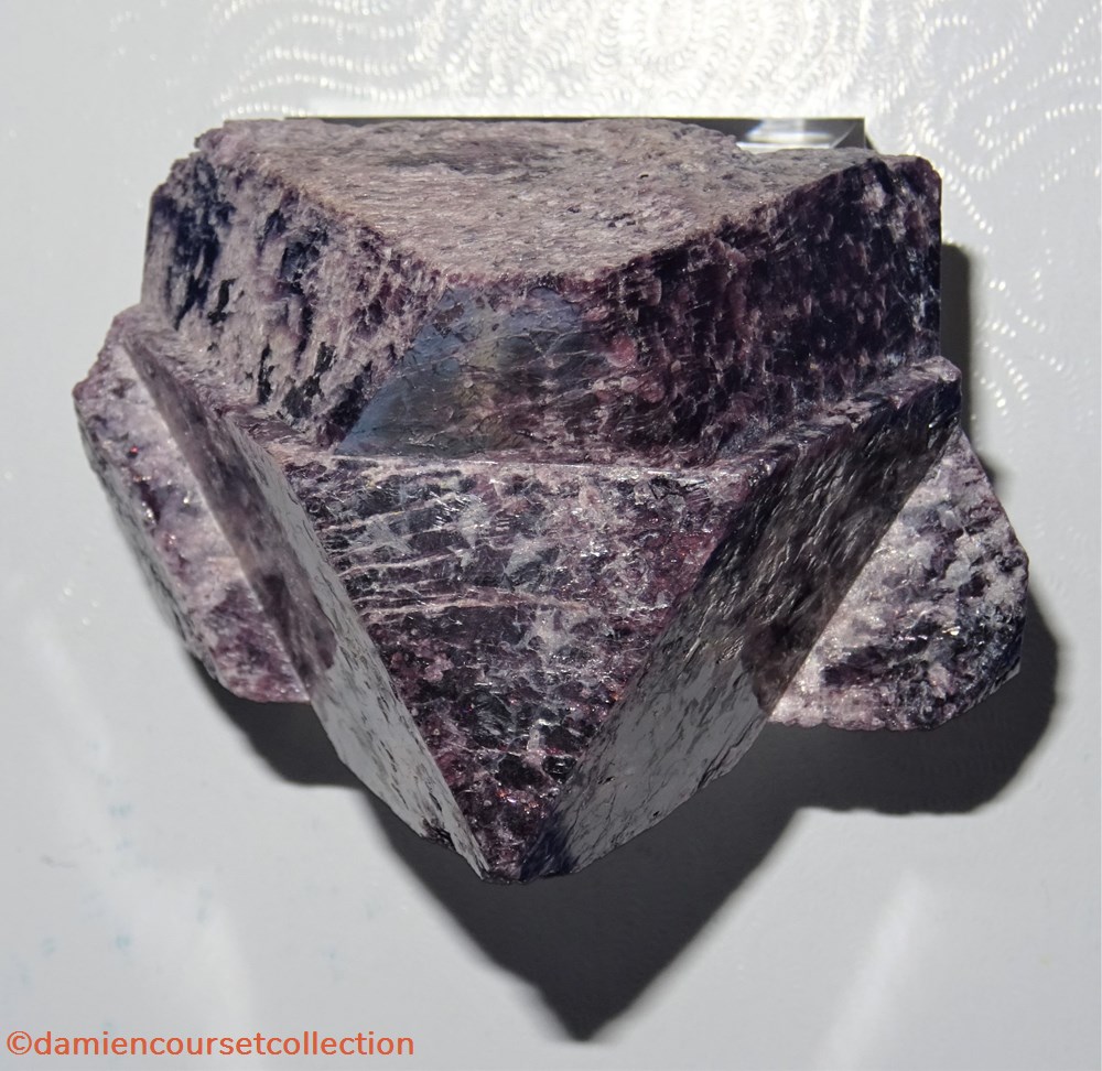 Spinelle 3 mineraux meteorites macle spinelle