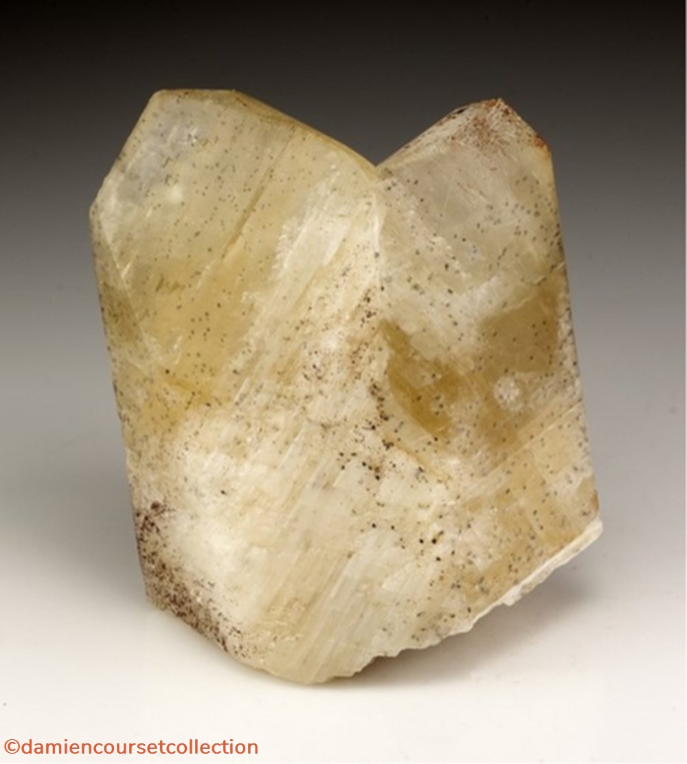 Calcite (Mont sur Marchienne) mineraux meteorites macle calcite mont sur marchienne