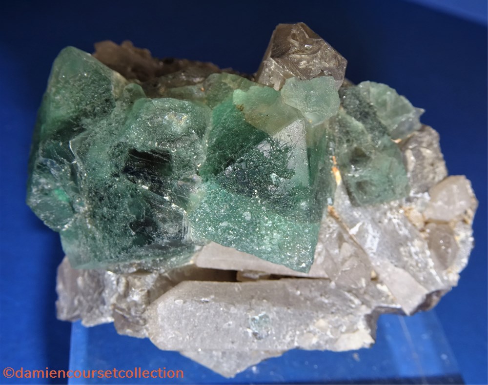 mineraux meteorites fluorite et quartz