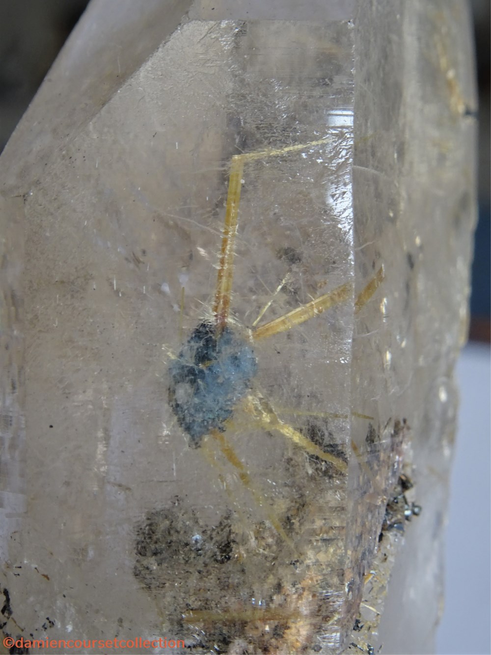 Rutile et Hématite dans Quartz mineraux meteorites rutile et hematite dans quartz