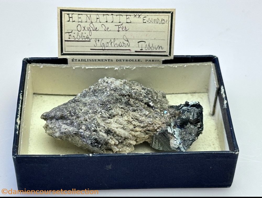 mineraux meteorites hematite rose de fer suisse
