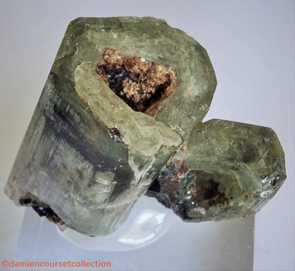 Apatite verte 2 mineraux meteorites fluorapatite apatite verte