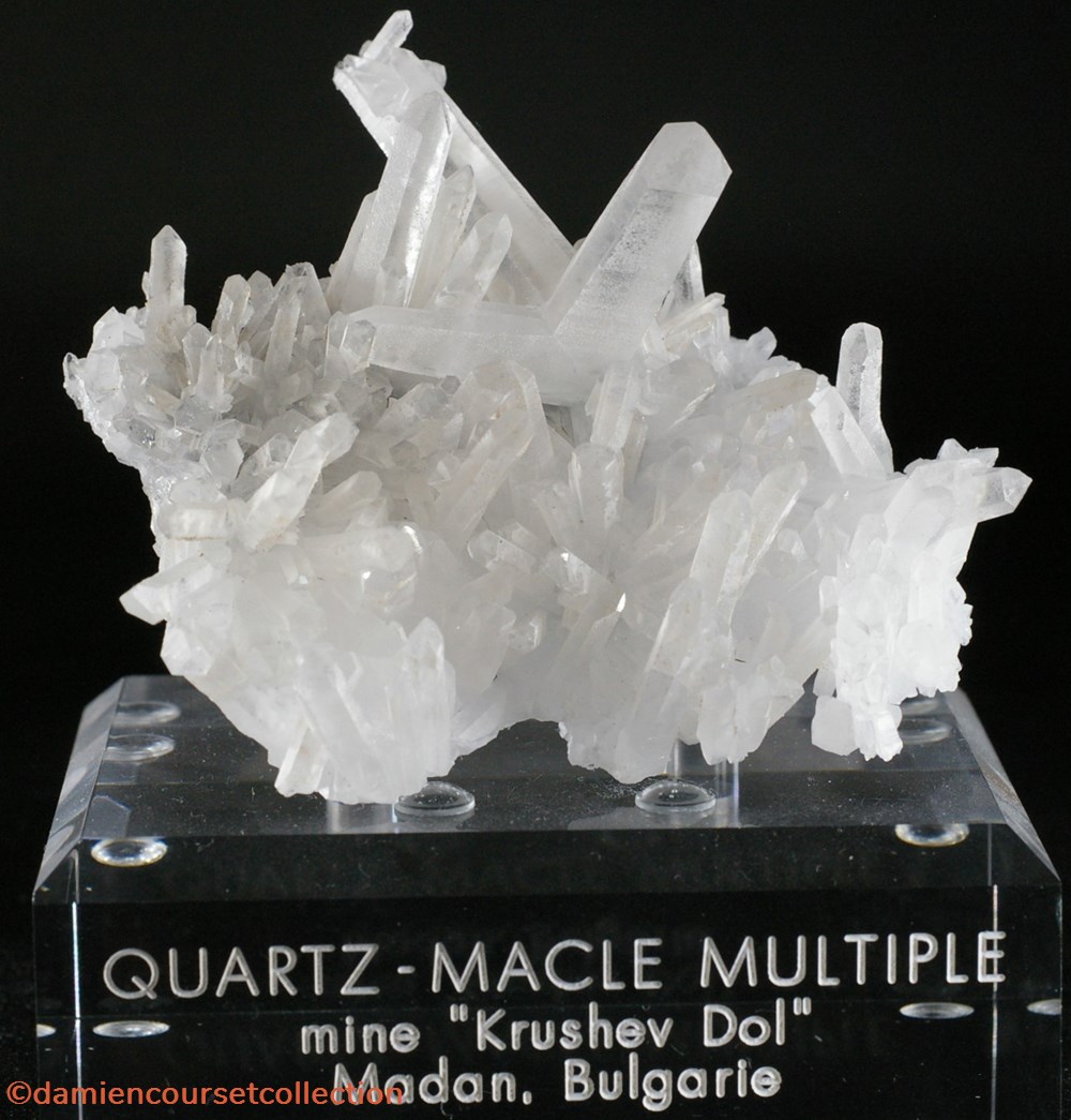 mineraux meteorites quartz macle multiple