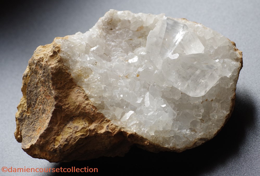 Calcite, Gave de Pau (Pyrenées-Atlantiques) 3 mineraux meteorites macle calcite gave de pau pyrenees atlantiques