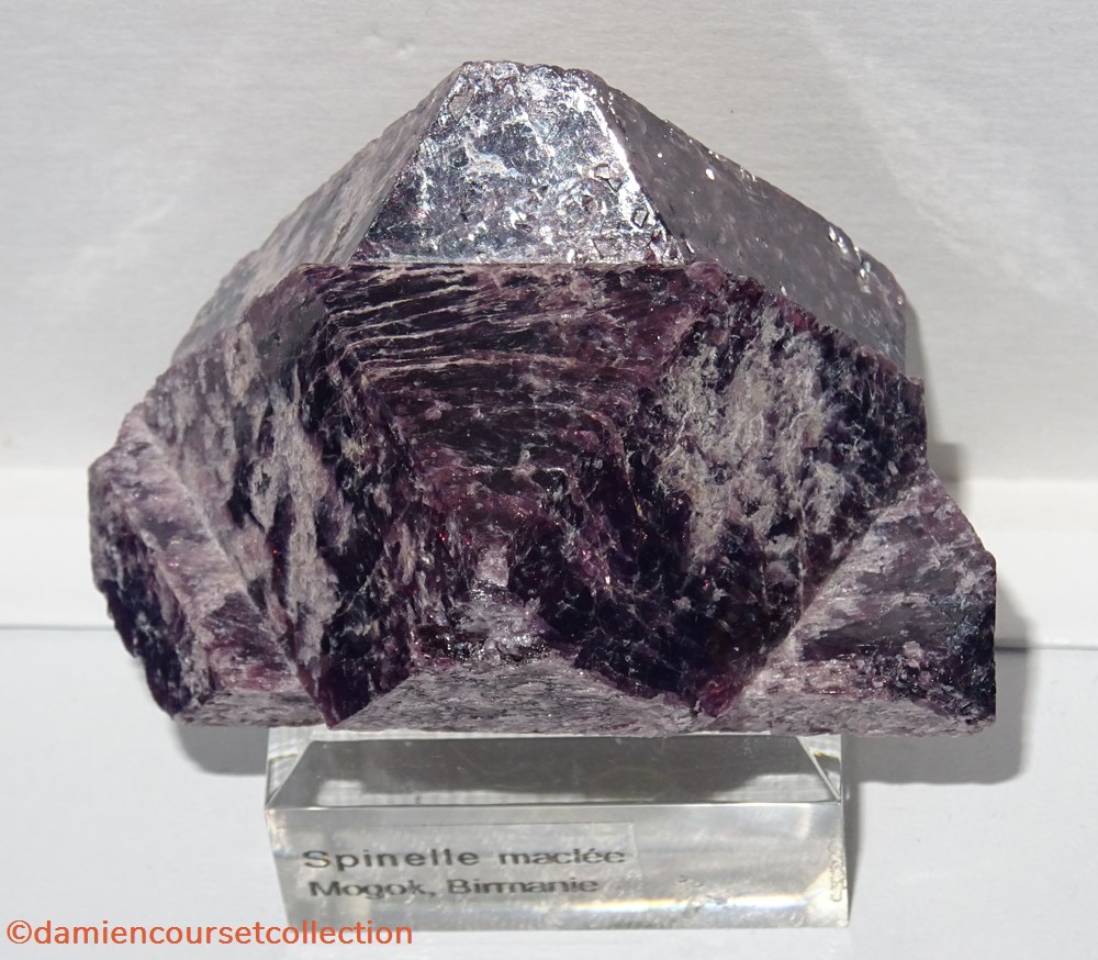 Spinelle 2 mineraux meteorites macle spinelle