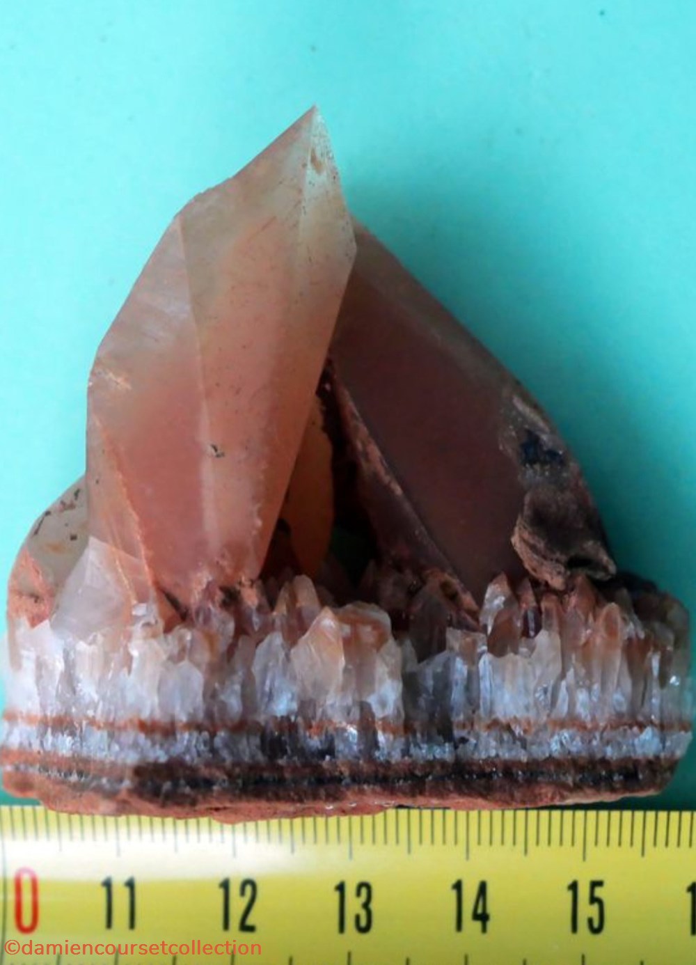 Calcites, Avesnois, carrière de Haut Lieu 4 mineraux meteorites macle calcites avesnois carriere de haut lieu