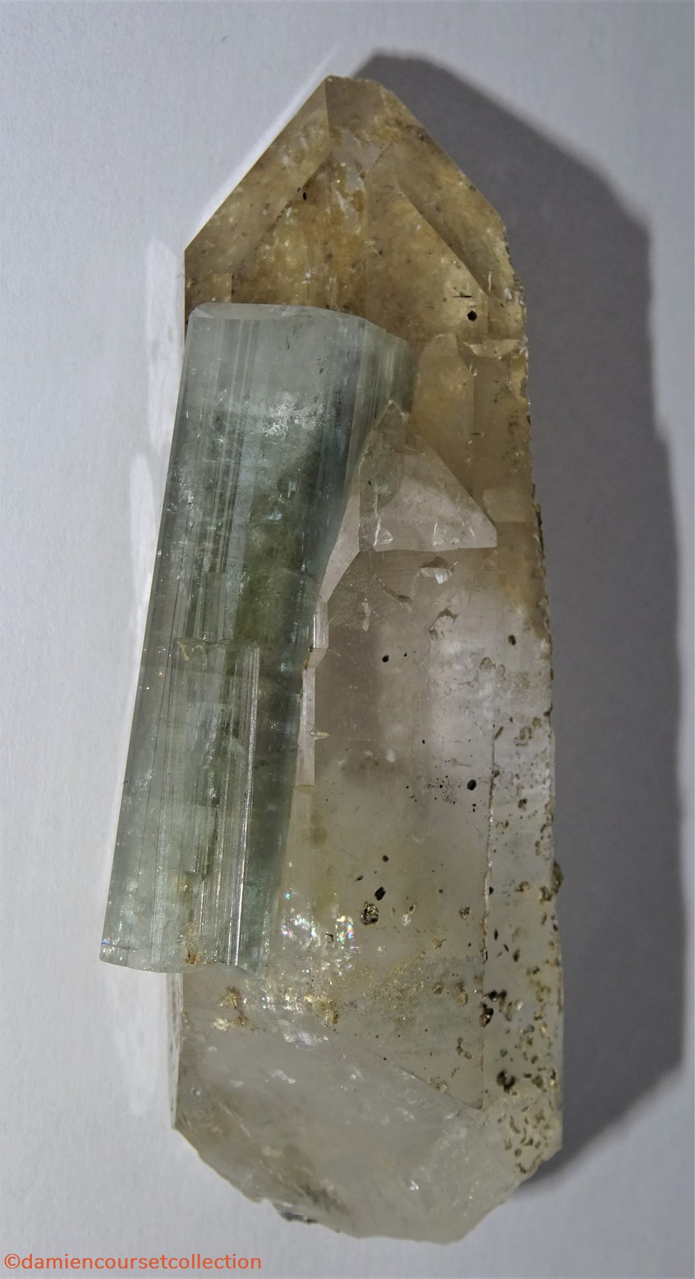 Apatite sur Quartz 4 mineraux meteorites fluorapatite apatite sur quartz