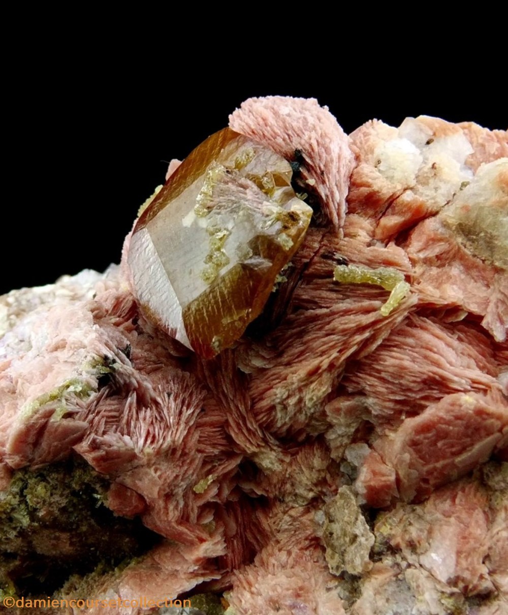 Wulfénite, Lantignié (Rhône) 5 mineraux meteorites wulfenite lantignie rhone
