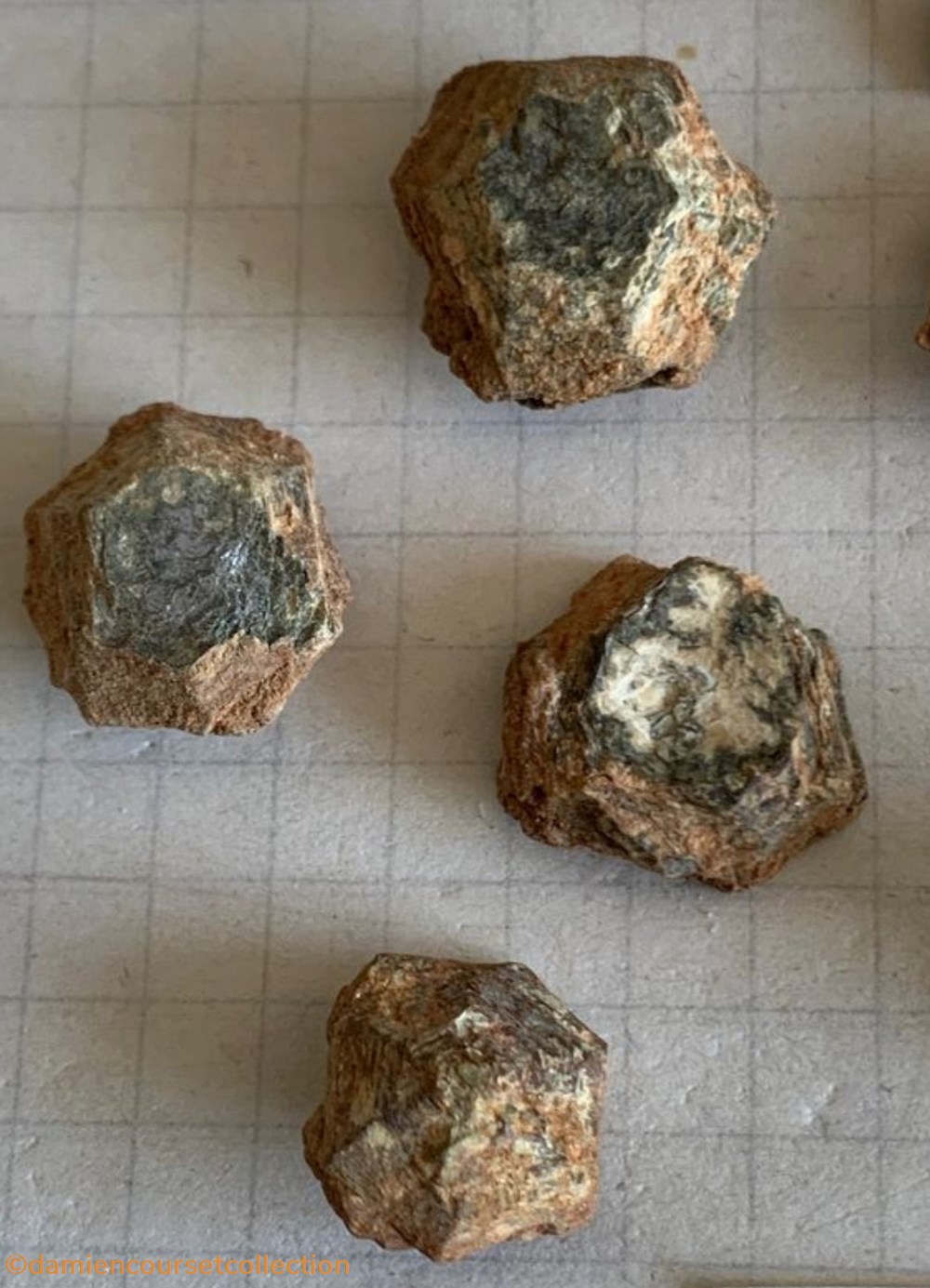Molybdenite, Haib River, Namibie 3 mineraux meteorites molybdenite haib river namibie