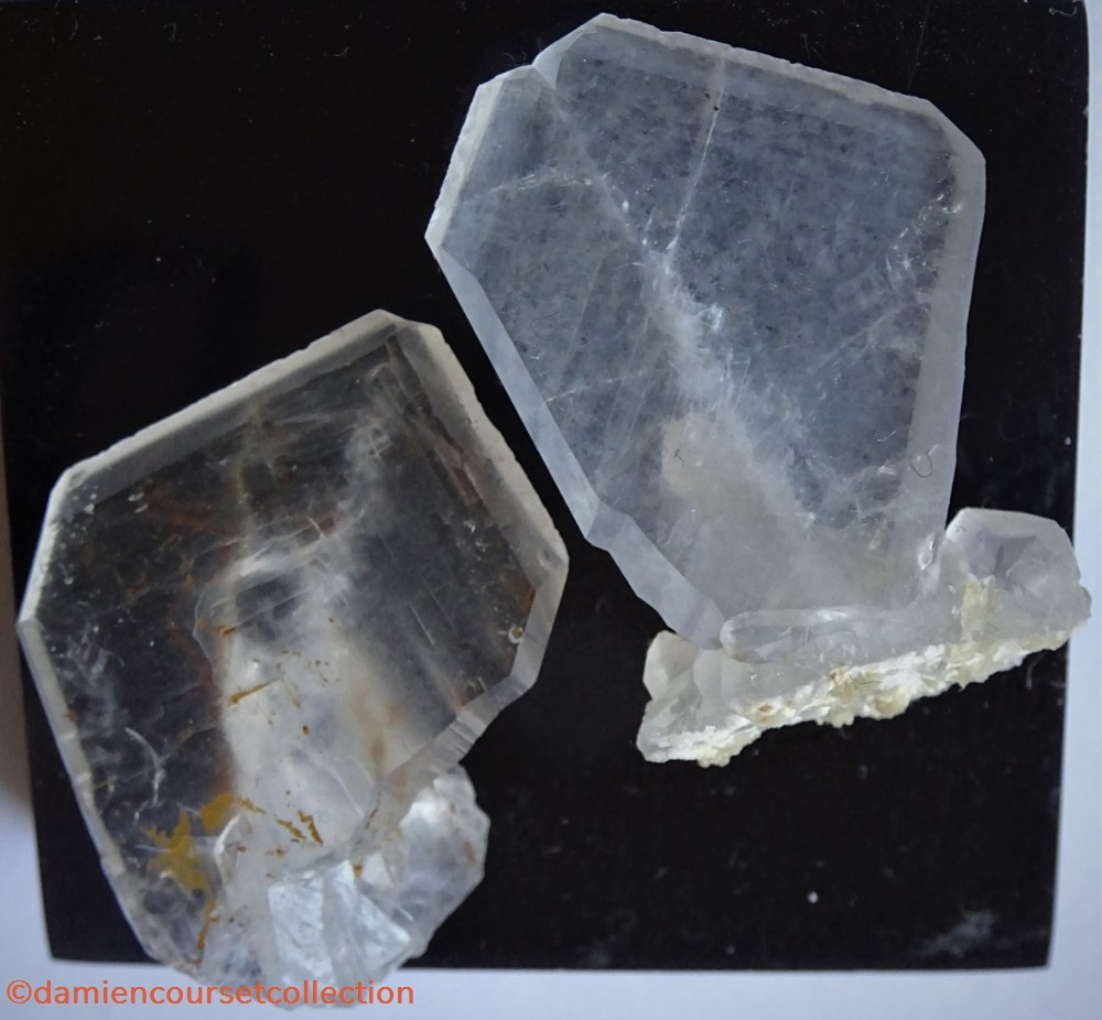 2 macles "fermées" de Quartz 4 mineraux meteorite du japon 2 macles fermees de quartz