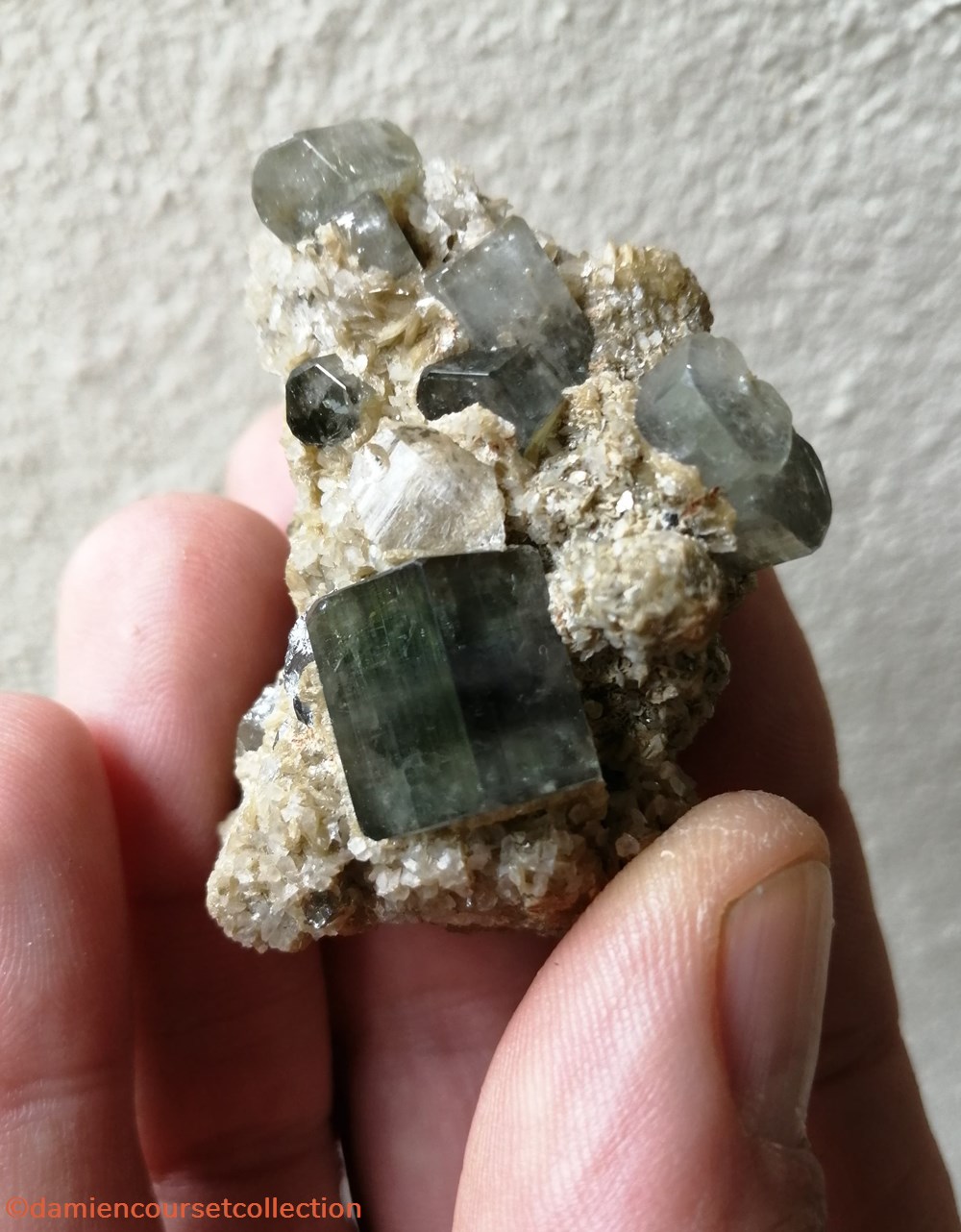 mineraux meteorite fluorapatite apatite vert bleu