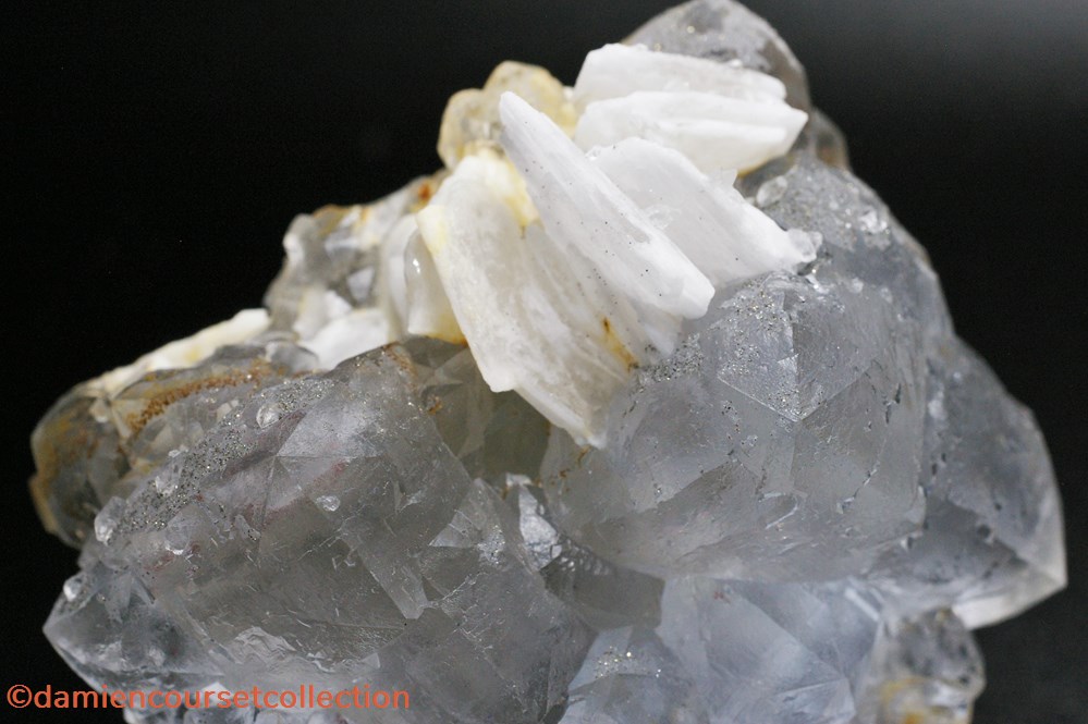 Fluorite (tétrahexaédre) 2 mineraux meteorites tetrahexaedrique fluorite tetrahexaedre