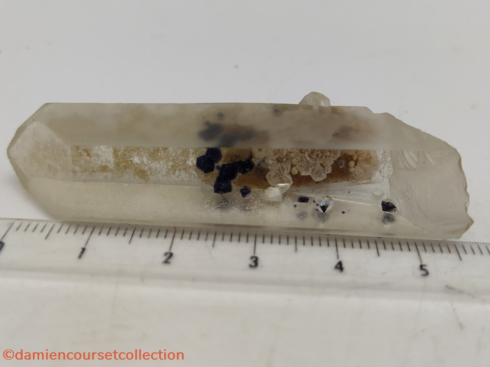 mineraux meteorites fluorite dans quartz