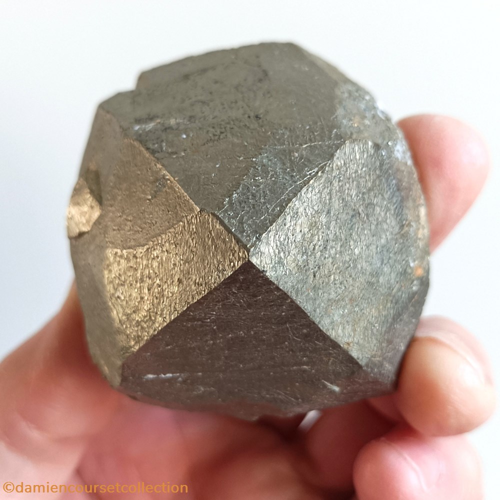 Pyrite de Luzenac (Ariège) 2 mineraux meteorites octaedrique pyrite de luzenac ariege