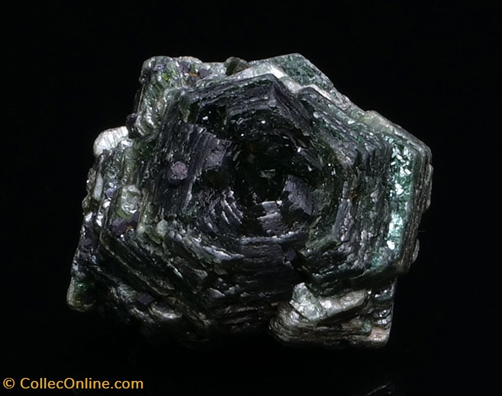 CLINOCHLORE et ANDRADITE mineraux meteorites clinochlore et andradite