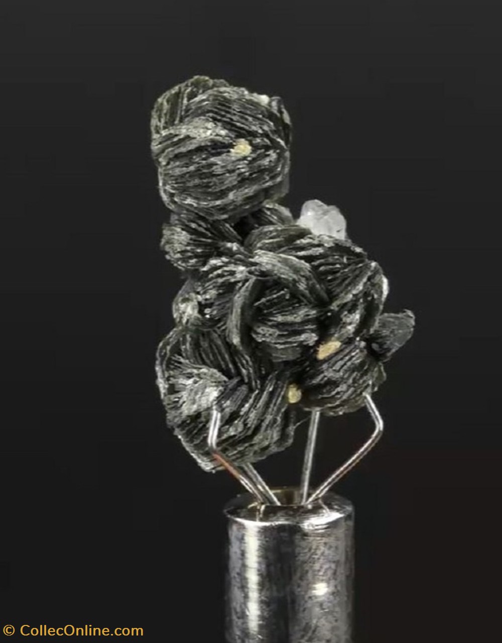 mineraux meteorites clinochlore et rutile