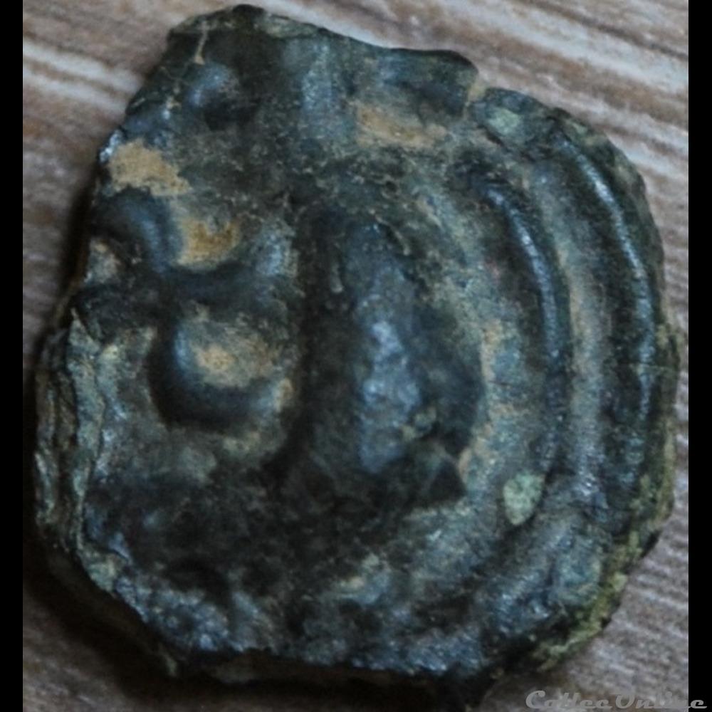 Série DT S535B potin calètes à la swastika variante monnaie antique gauloise serie dt s535b potin caletes a la swastika variante