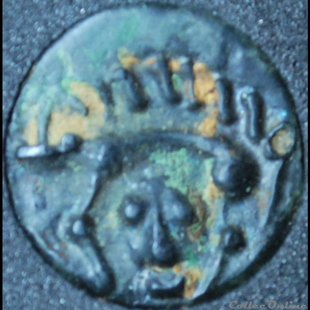 Série 24 DT 151 Potin à la tête de face visage sous le sanglier monnaie antique gauloise serie 24 dt 151 potin a la tete de face visage sous le sanglier