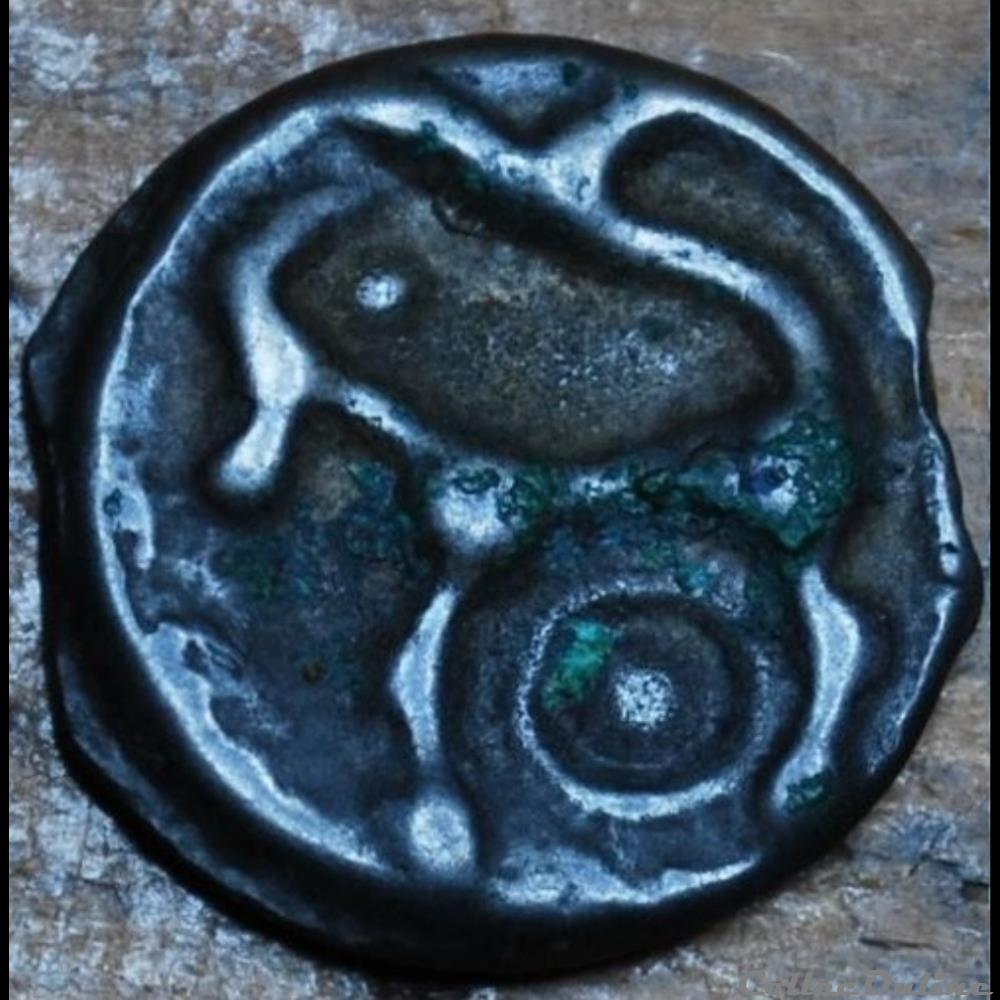DT 2651 Potin à la tête casquée et à l’annelet pointé monnaie antique gauloise dt 2651 potin a la tete casquee et a l annelet pointe