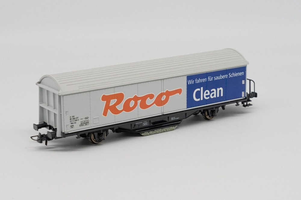 maquettisme trains electriques wagons pour transport marchandises wagon nettoyeur de voie roco clean roco 46400