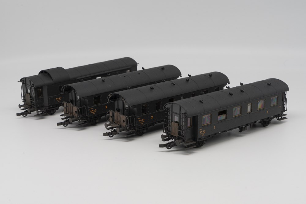 maquettisme trains electriques pour transport de voyageurs voitures a 2 essieux boites a tonnerre roco 44052