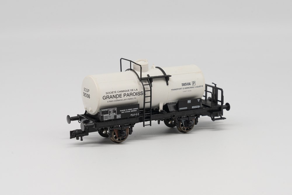maquettisme trains electriques wagons pour transport marchandises wagon citerne avec plateforme de freinage grande paroisse