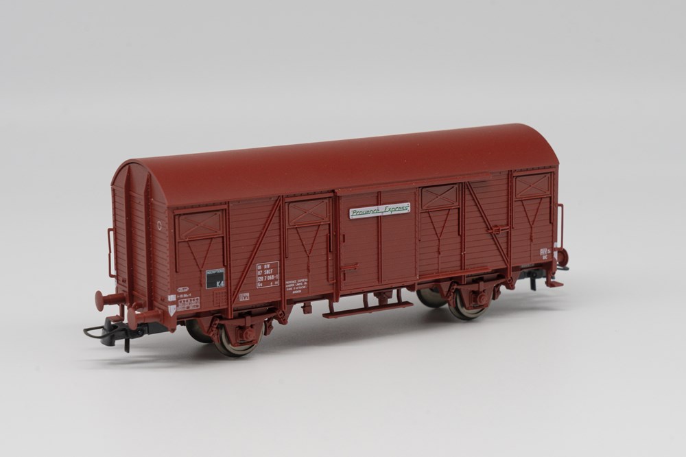 maquettisme trains electriques wagons pour transport de marchandises wagon couvert provence express fleischmann 985310f