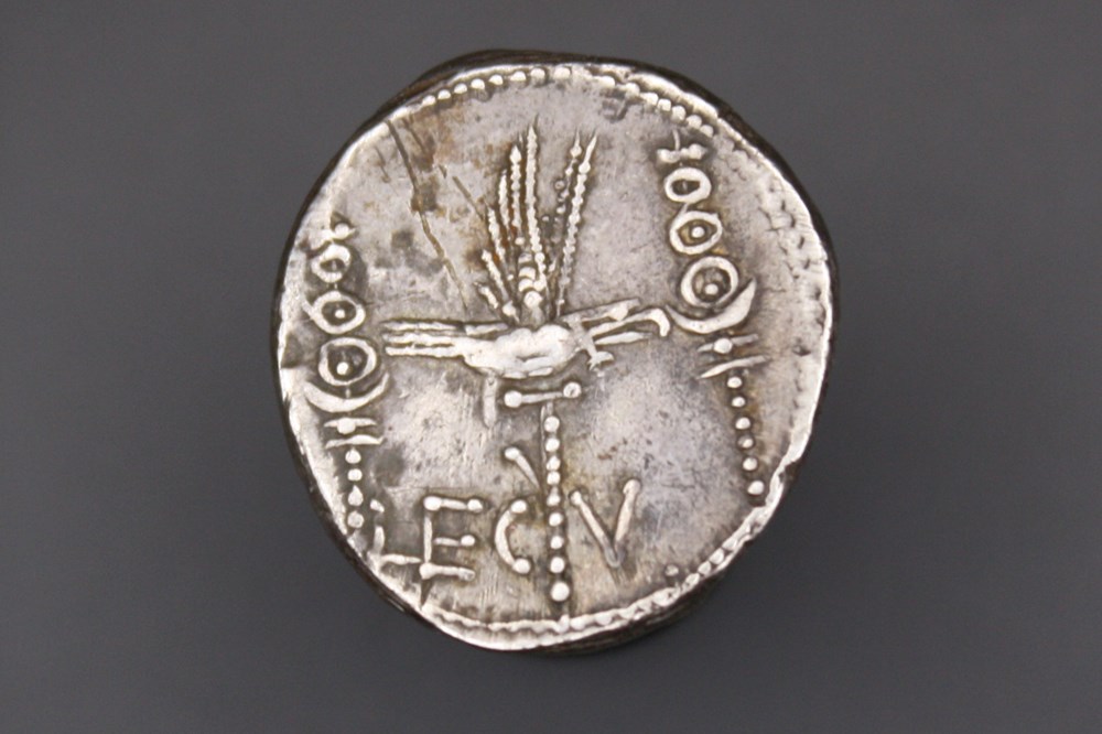 monnaies antiques a romaines imperiales et republicaines denier des legions leg v