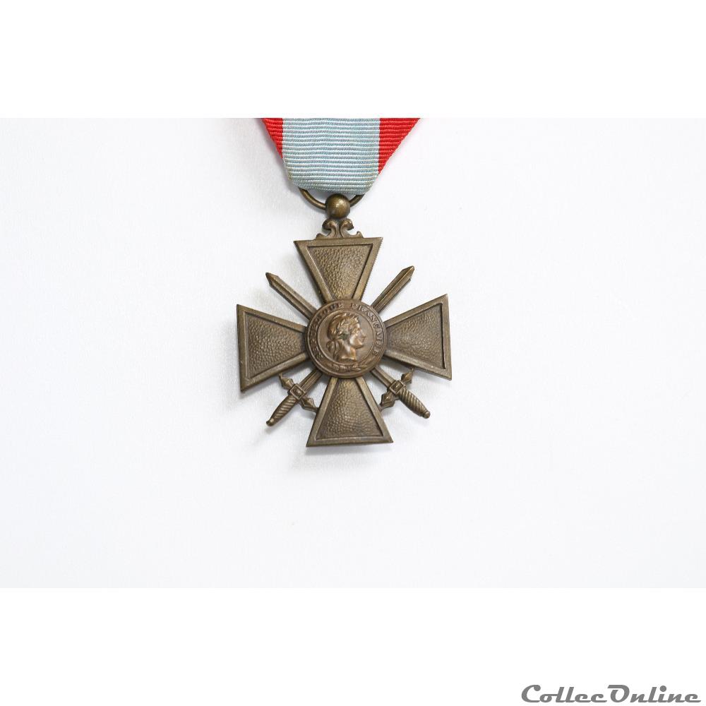 EN COURS 134 militarium medaille insigne en cours 134