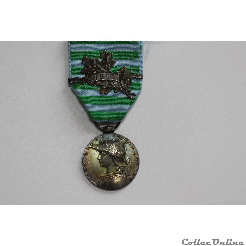 EN COURS 137 militarium medaille insigne en cours 137