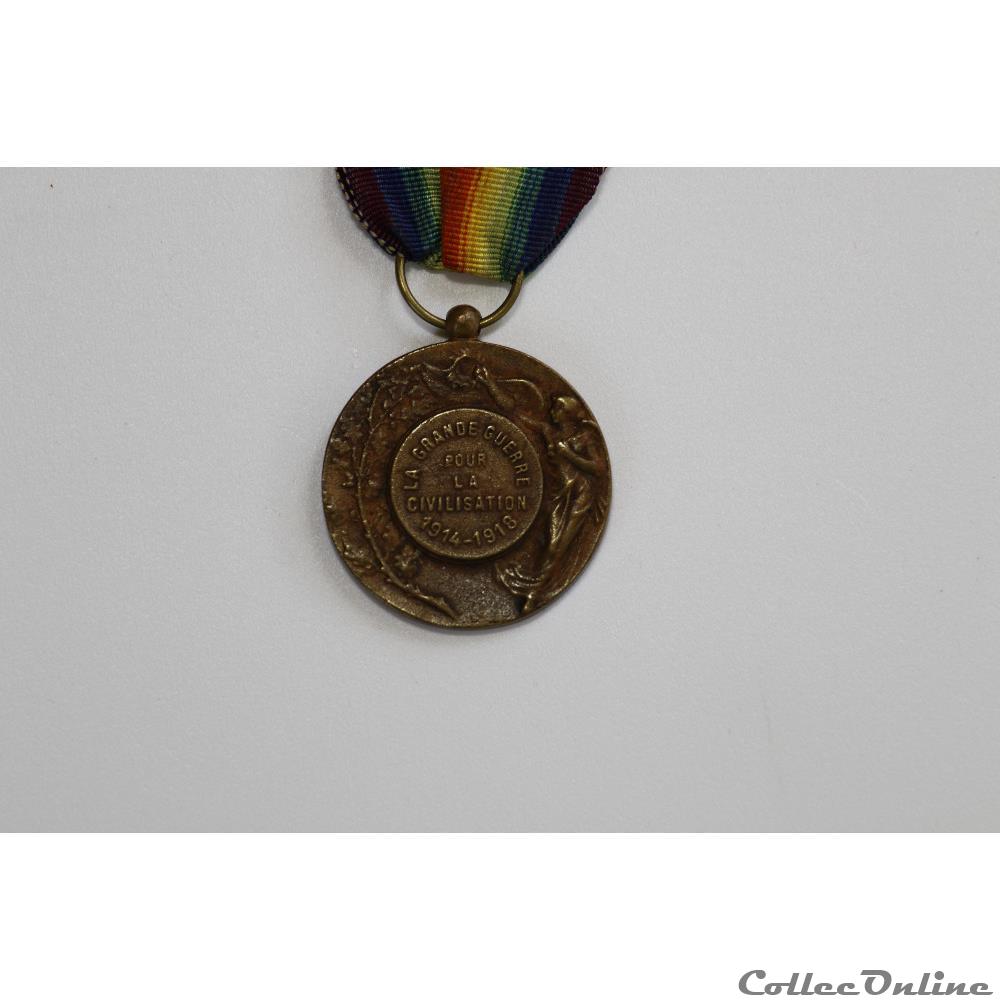EN COURS 3 militarium medaille insigne en cours 3