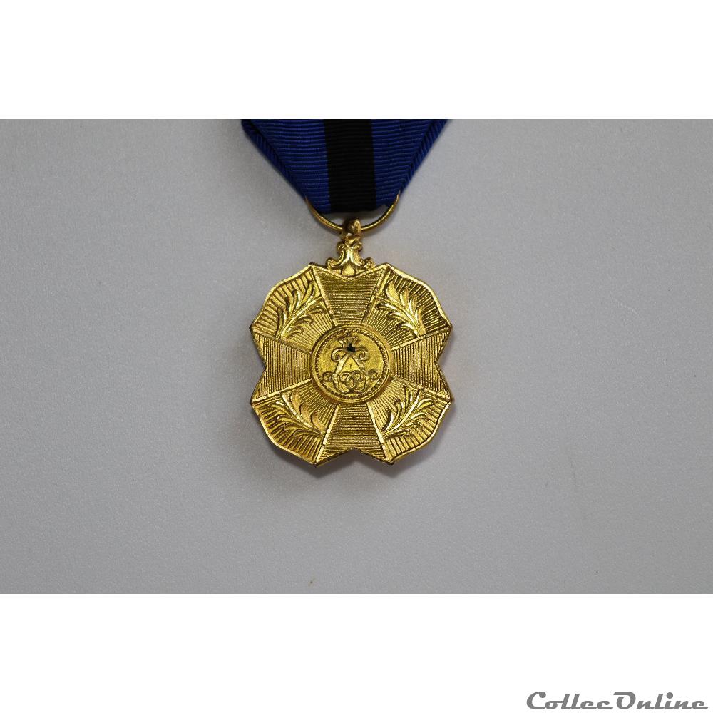 EN COURS 5 3 militarium medaille insigne en cours 5