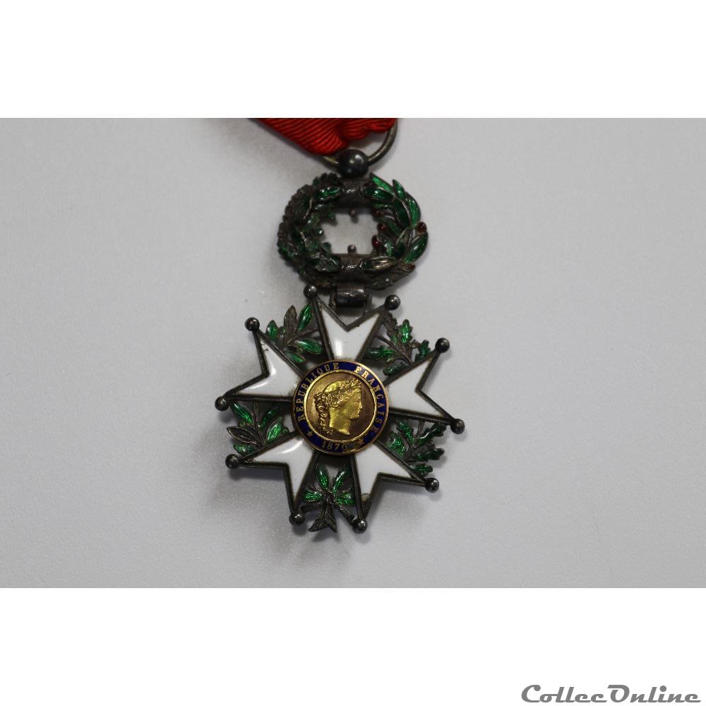 EN COURS 19 militarium medaille insigne en cours 19
