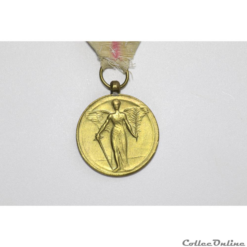 EN COURS 27 militarium medaille insigne en cours 27