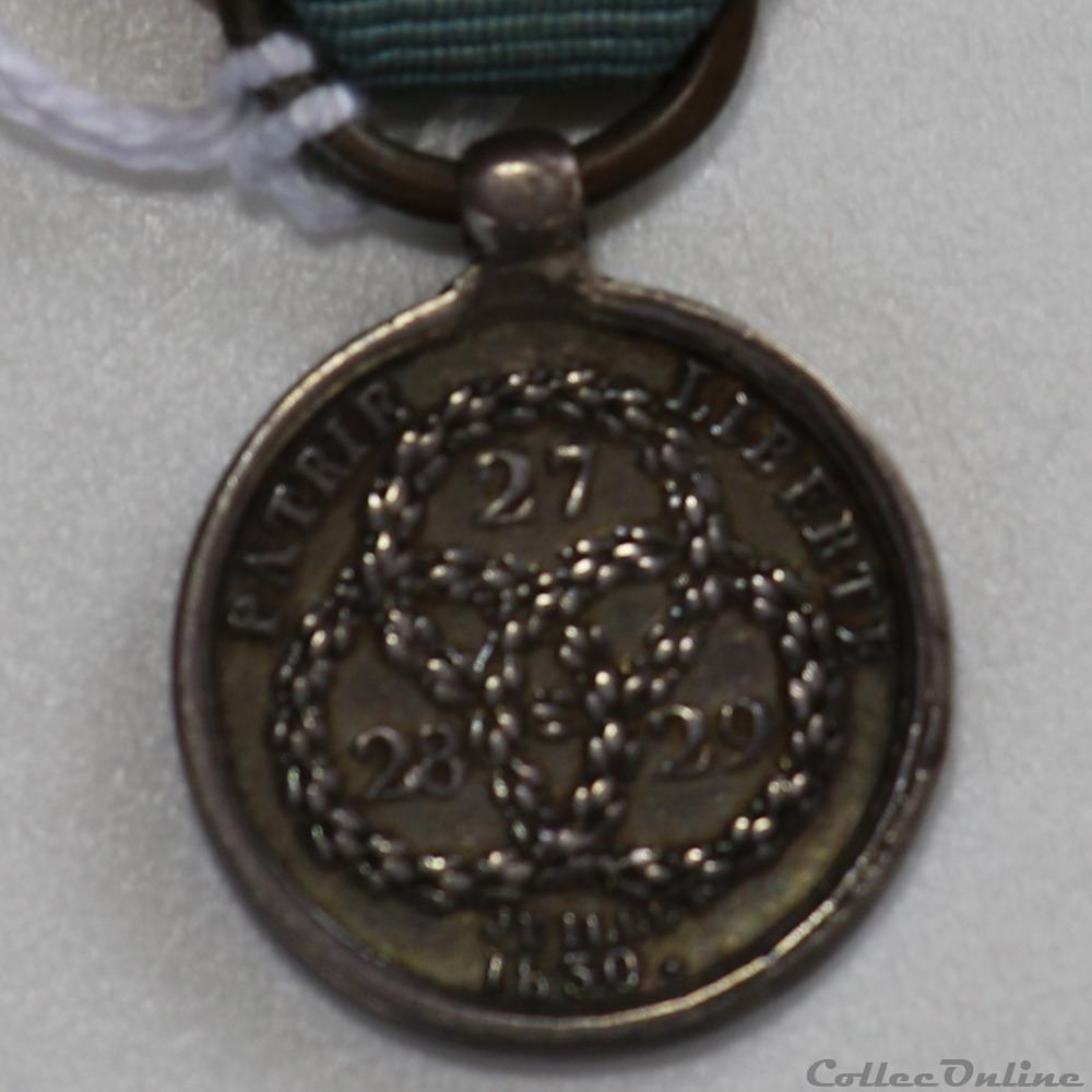 EN COURS 14 militarium medaille insigne en cours 14