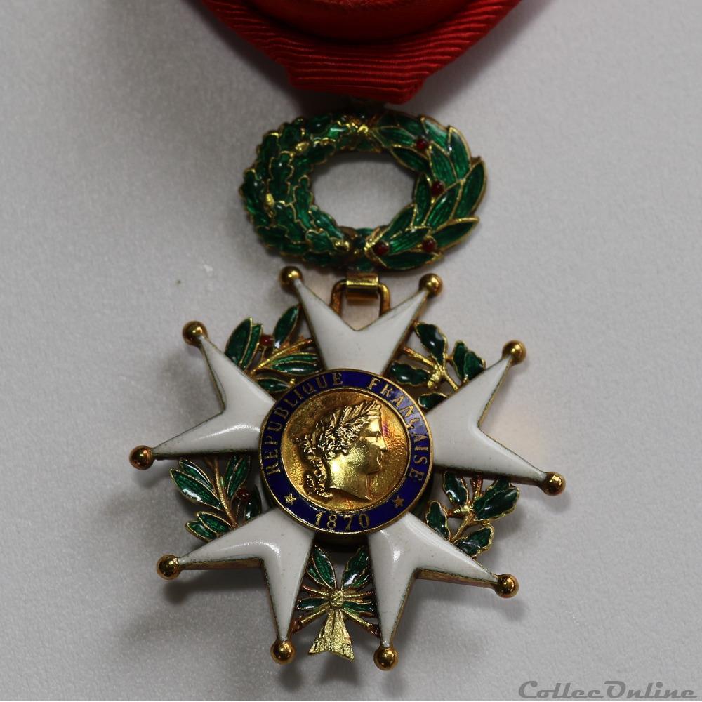 EN COURS 18 militarium medaille insigne en cours 18