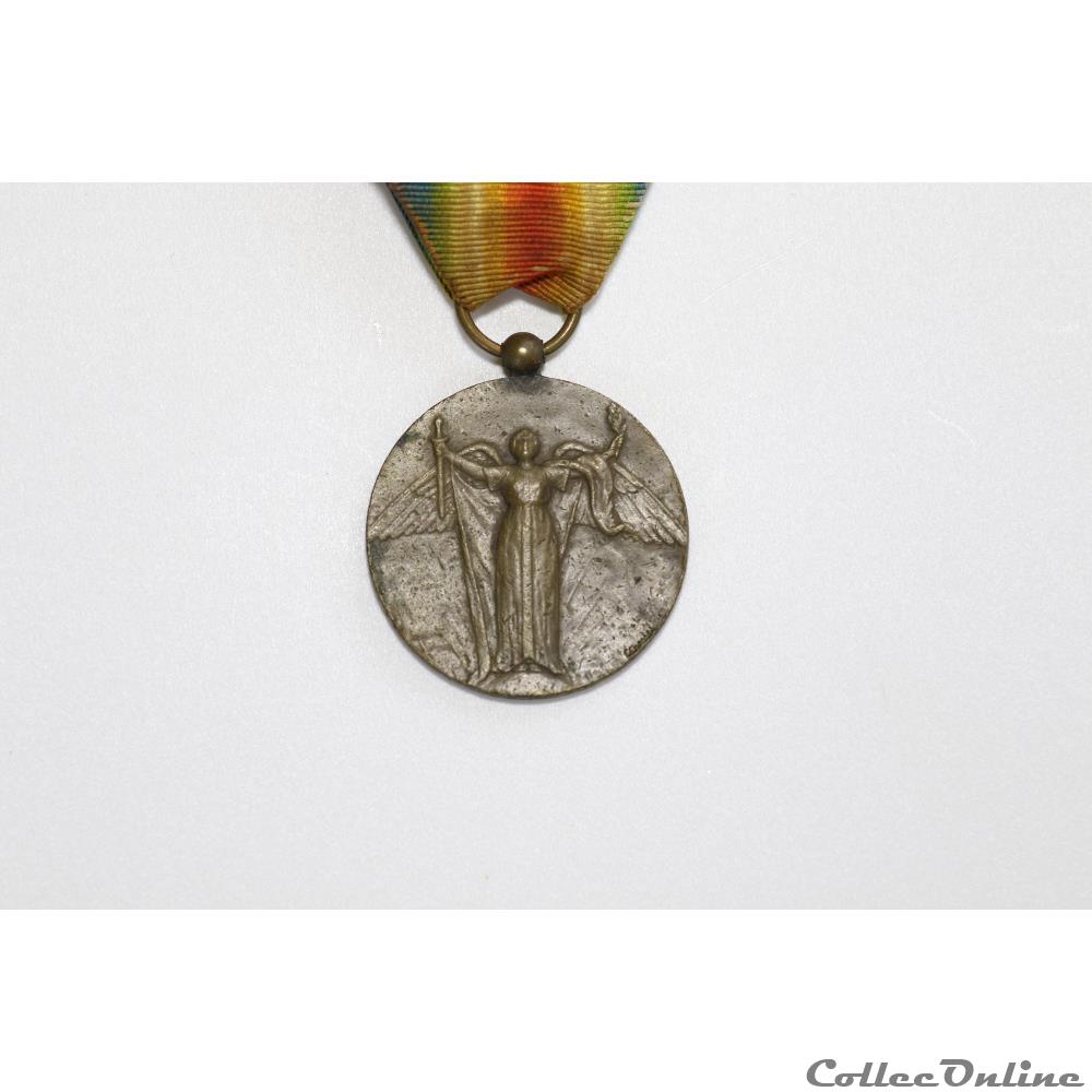 EN COURS 174 militarium medaille insigne en cours 174
