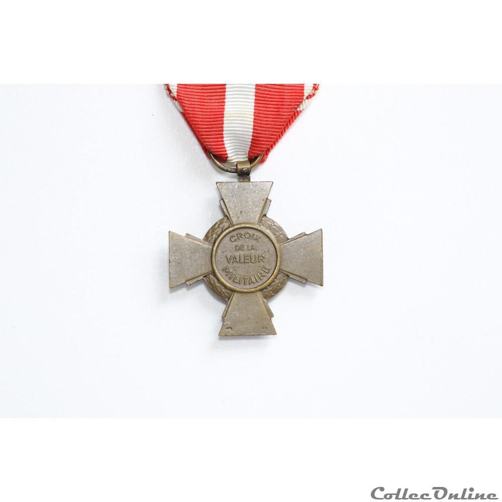 EN COURS 143 militarium medaille insigne en cours 143