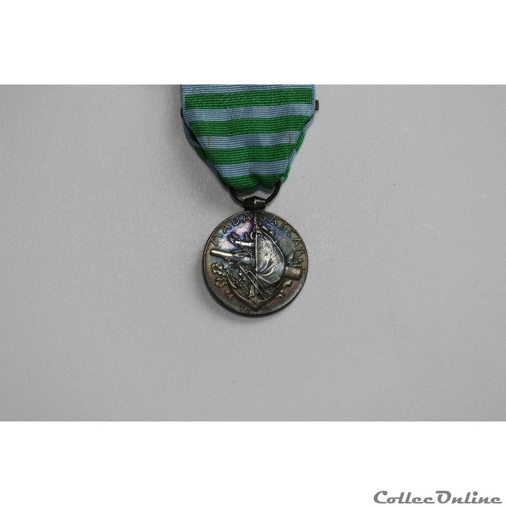 EN COURS 137 militarium medaille insigne en cours 137