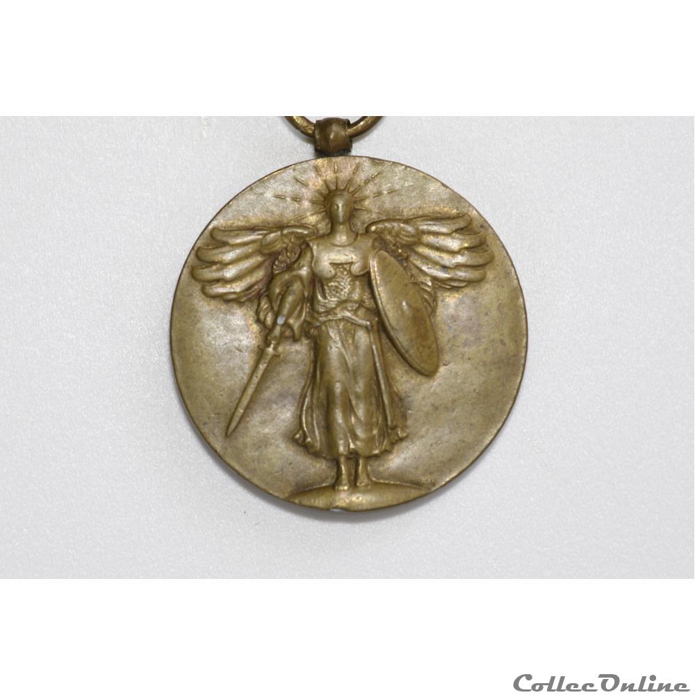 militarium medaille insigne en cours 180