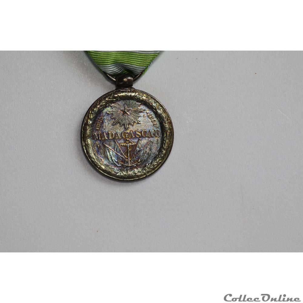 EN COURS 136 militarium medaille insigne en cours 136