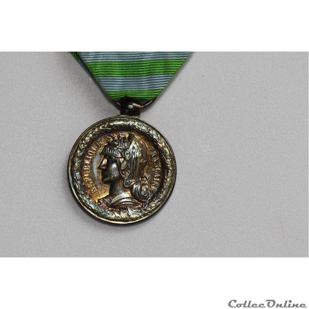 EN COURS 136 militarium medaille insigne en cours 136