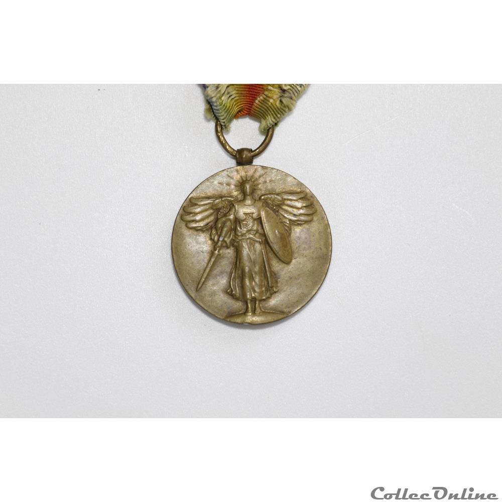 militarium medaille insigne en cours 180