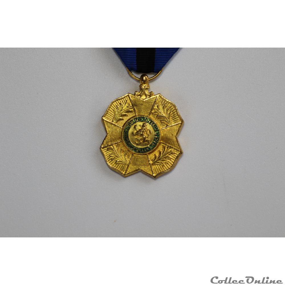 EN COURS 5 militarium medaille insigne en cours 5
