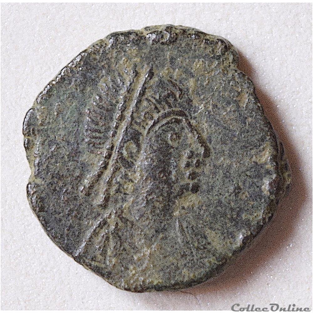 Théodose II (402-450 A.D) Nummus "à la Croix". Nicomédie monnaie antique romaine theodose ii 402 450 a d nummus a la croix nicomedie