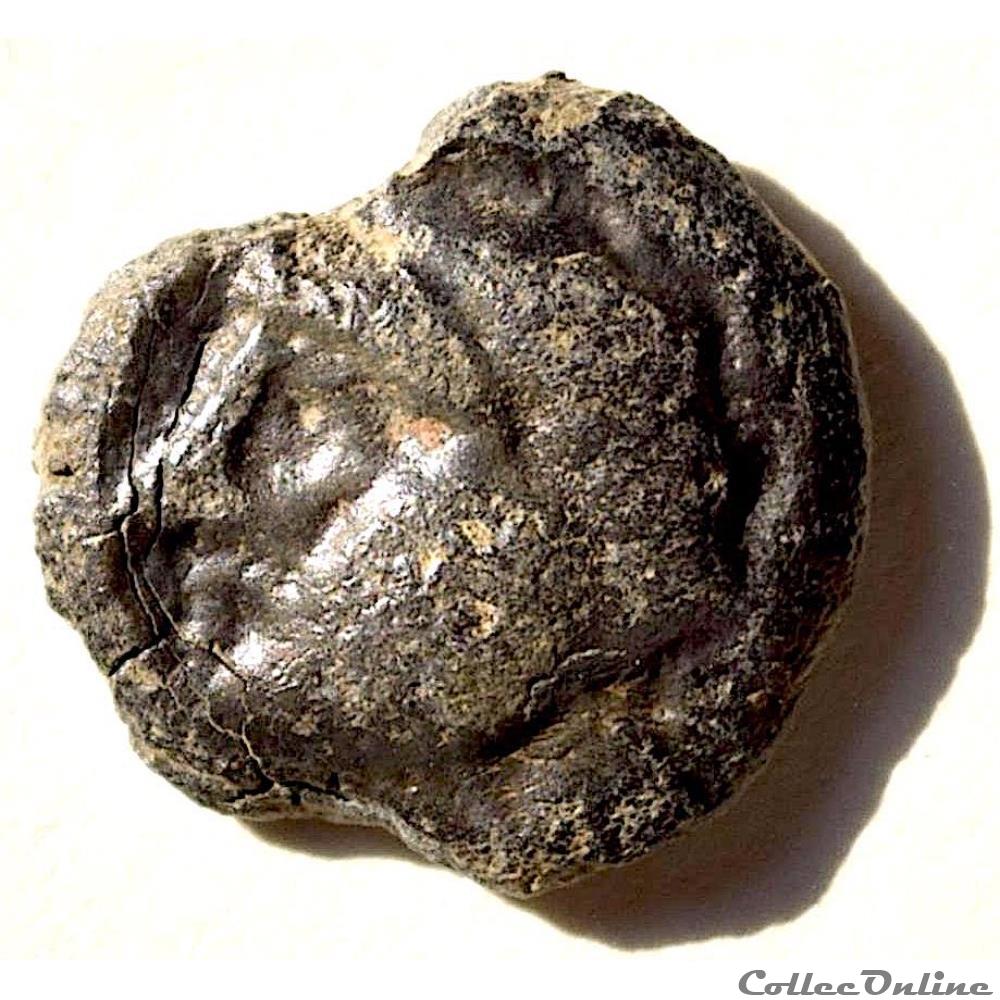 HAUTE ET MOYENNE SEINE Potin au sanglier et à la tête coupée monnaie antique gauloise haute et moyenne seine potin au sanglier et a la tete coupee