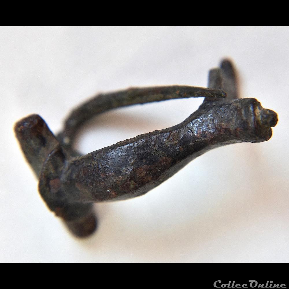 art antiquite archeologie europe fibule gallo romaine en bronze ier siecle ap jc type dit de nertomarus