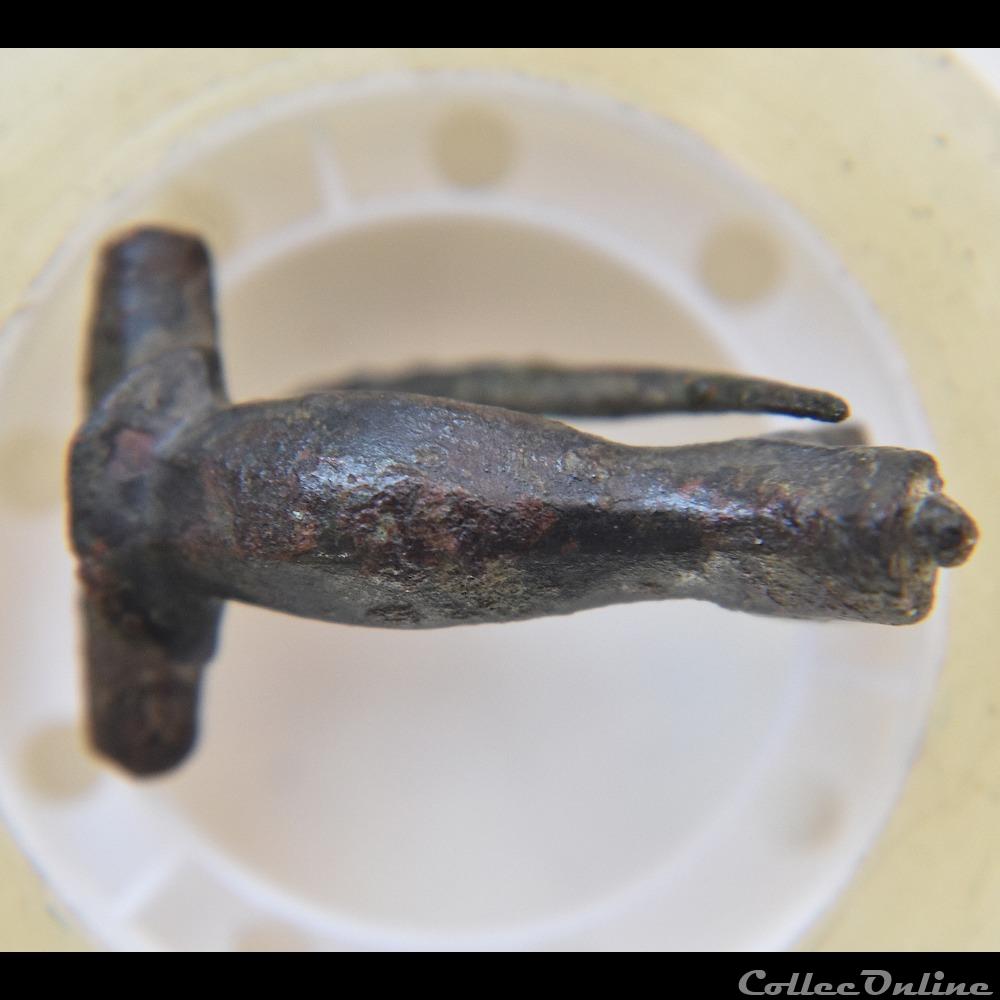 art antiquite archeologie europe fibule gallo romaine en bronze ier siecle ap jc type dit de nertomarus