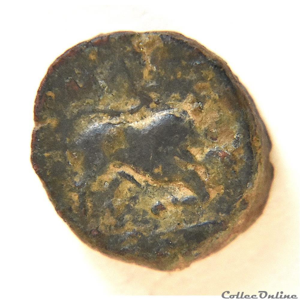 Petit bronze au taureau, MASSA (milieu du Ier siècle av.jc) 2 monnaie antique gauloise petit bronze au taureau massa milieu du ier siecle av jc